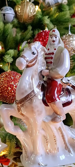 Фарфоровая статуэтка красноармеец на коне