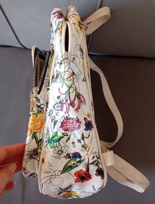 Дамска раница на цветя
