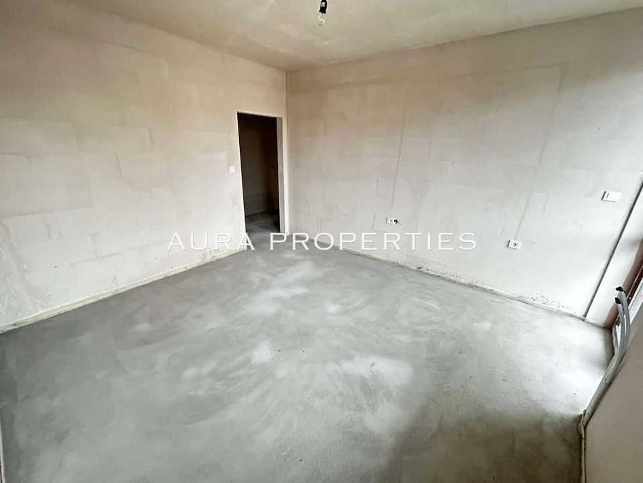 Продава се Двустаен апартамент в Разград, Център - 70 кв.м за 1203 €/кв.м - Снимка #1