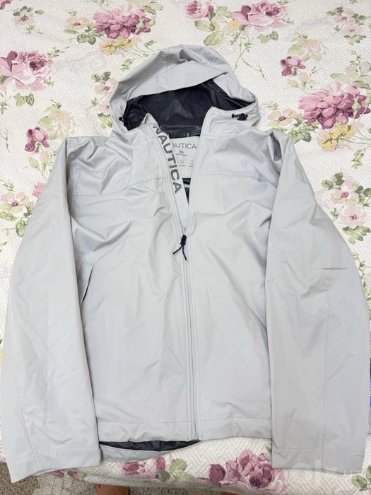 Продается новая куртка Nautica.