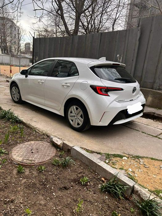 Toyota Corolla 1.8  ХИБРИД