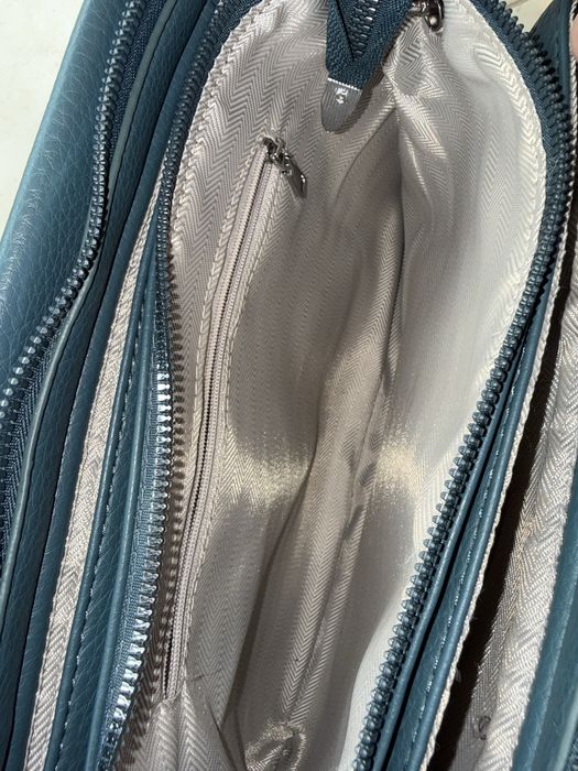 Стилна дамска чанта Guess