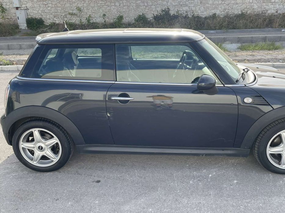 Продавам Мини Купър
