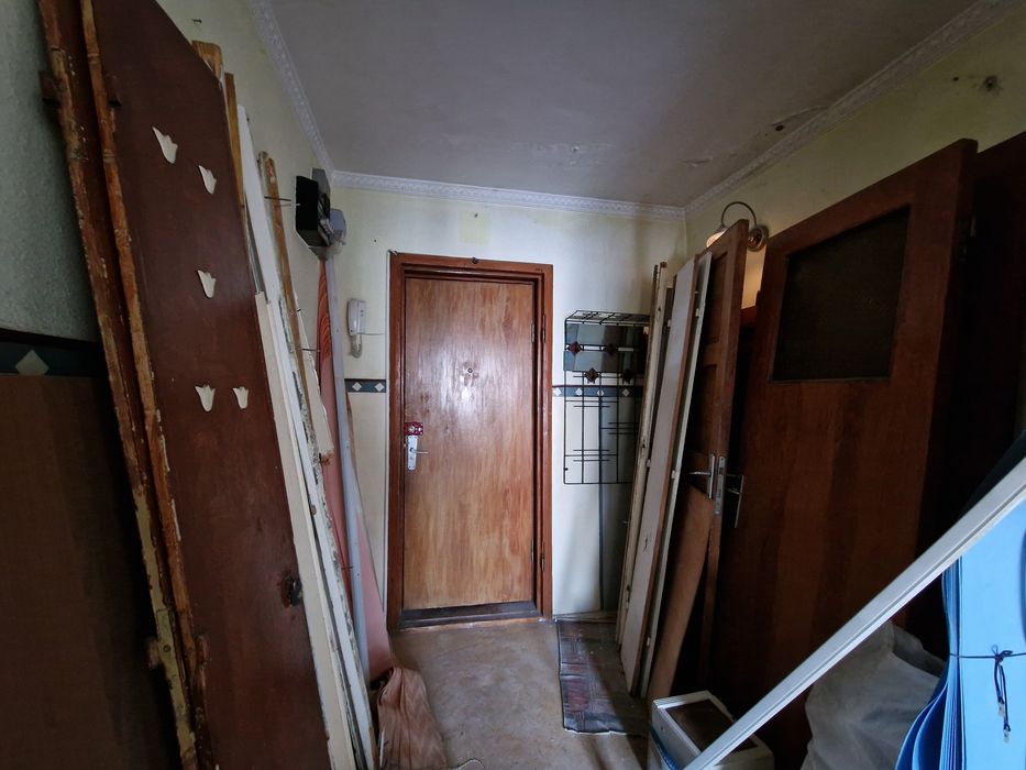 Donez lemne de foc: mobila, usi si tot ce se vede in poze