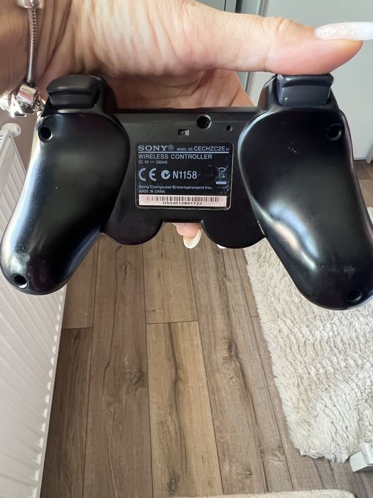 PlayStation 3 Super Slim + controller original Sony + cabluri
