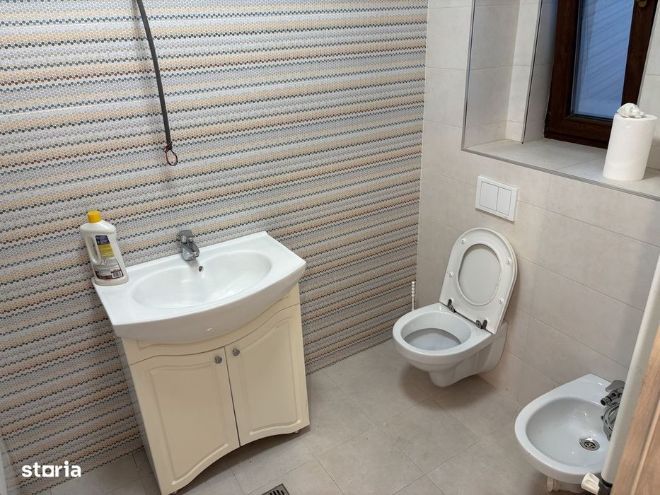 Vanzare apartament spatios de 3 camere, zona Jiului