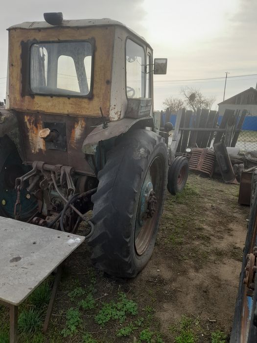 Продам трактор юмз6 по запчастям