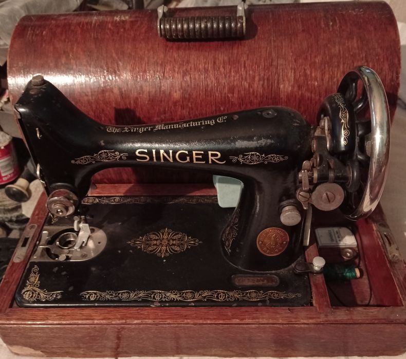 Vând sau schimb obiecte vechi.Preț în funcție de obiectul ales.