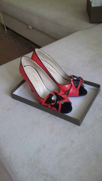 Обувь размер 38 по тысячу тенге.