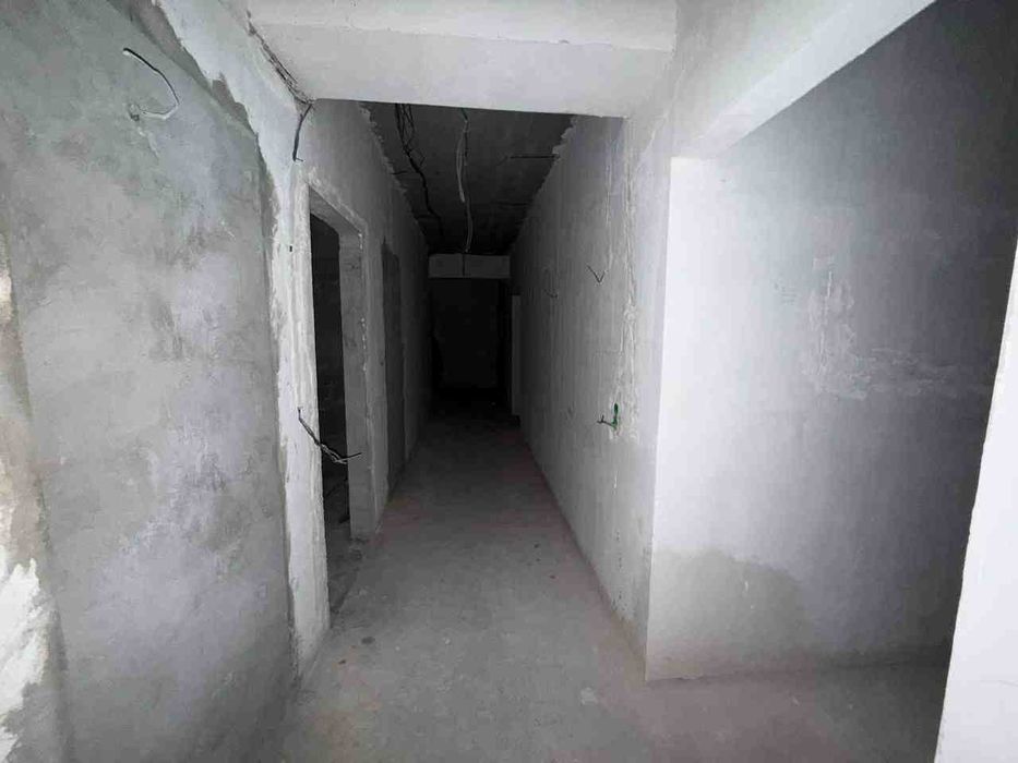 Марказда 6хонали квартира срочно сотилади.