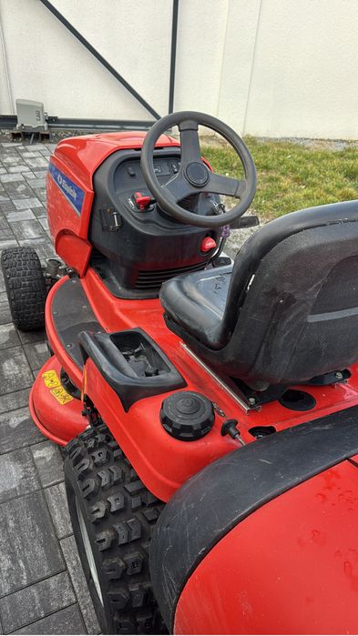 Tractoras de tuns iarba