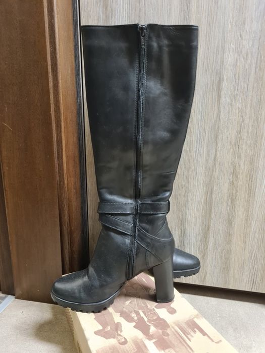 Дамски кожени ботуши