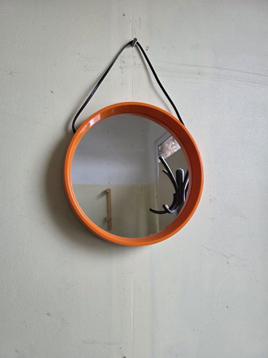 Oglinda mid-century.