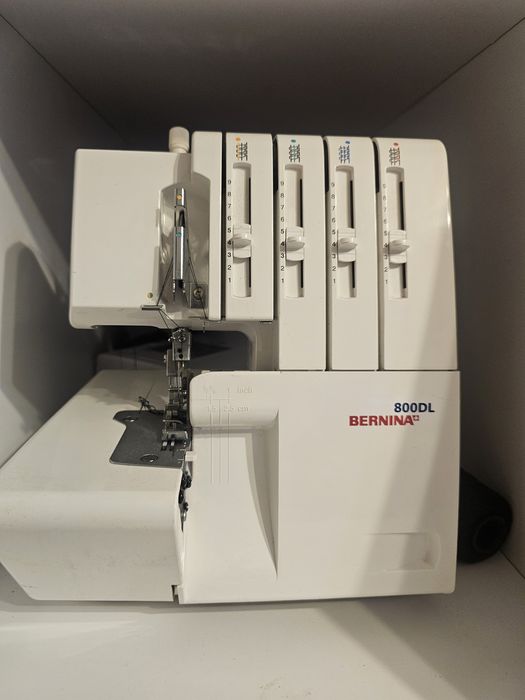 Срочно продам оверлок Bernina 800 DL
