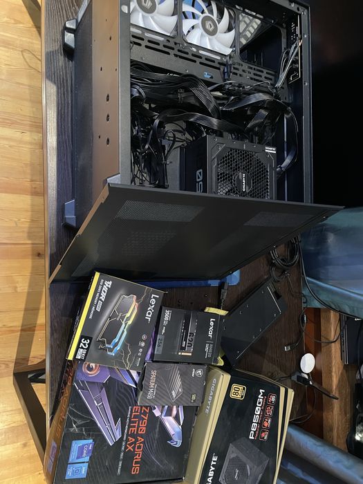 Срочно продам Ссд и кейс с бп