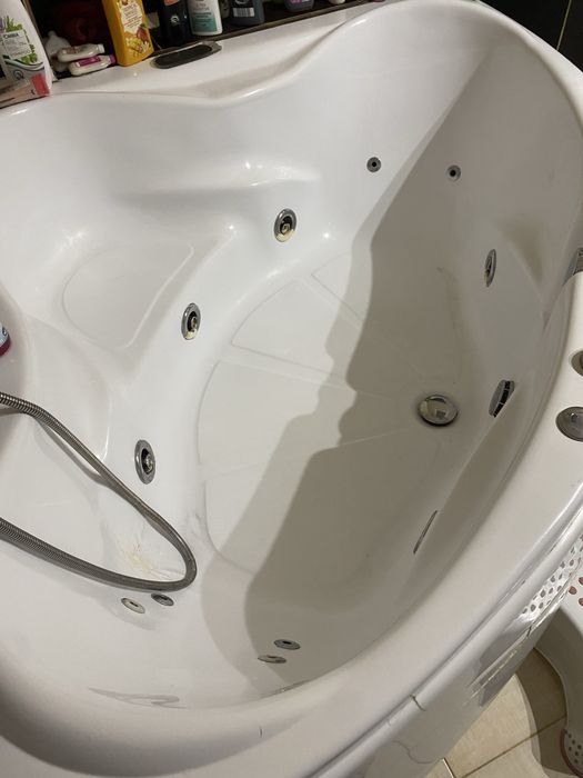 Cada / vana foarte spatioasa cu hidromasaj