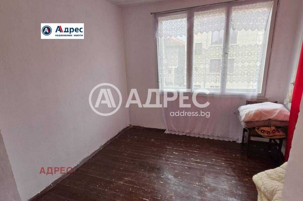 Къща близнак на два етажа, разположена в спокоен и тих квартал в град Видин