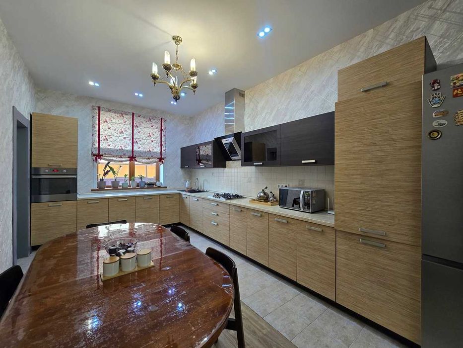 Продам 7 ком. дом мкр. Рахат