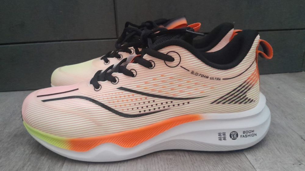 Продам кроссовки