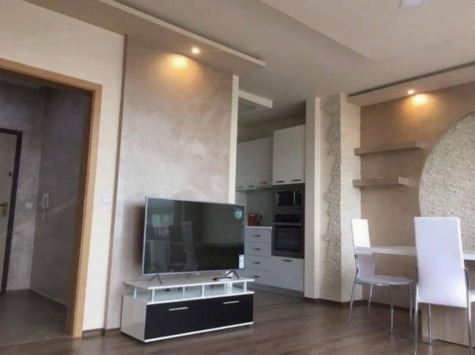 Двустаен апартамент под наем в кв. Кършияка, к-с Роял Сити