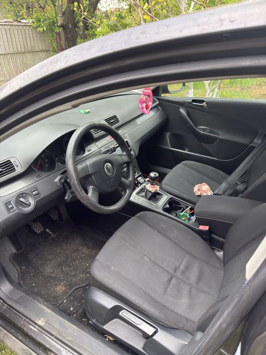 Dezmembrez Volkswagen Passat B6 1.6 FSI BLF 116 CP – mașină completă