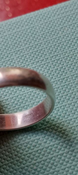 Серебряное кольцо.