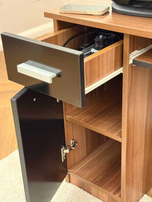 Birou cu sertar și rafturi