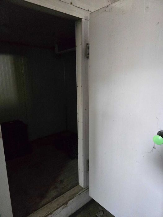 Продавам професионална, разглобяема хладилна камера