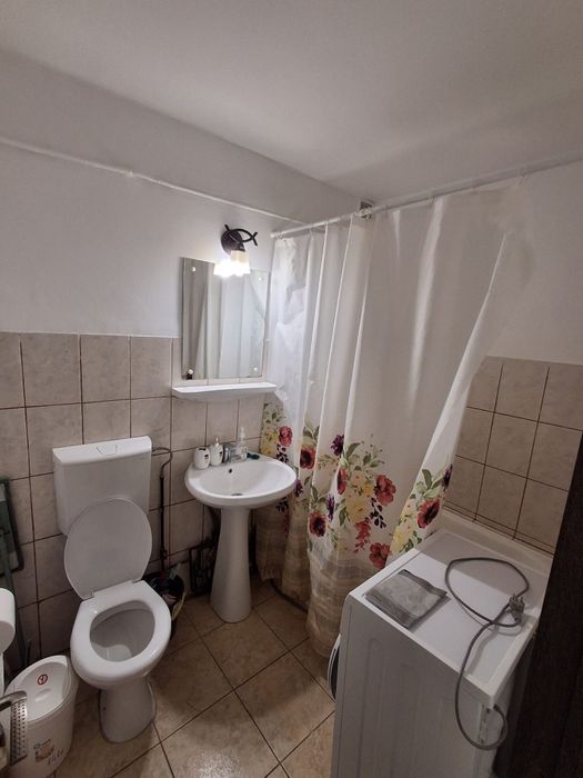 Vând garsonieră complet mobilata cu tot ce se vede in imagini