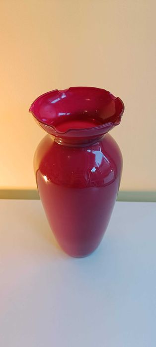 Декоративна стъклена ваза