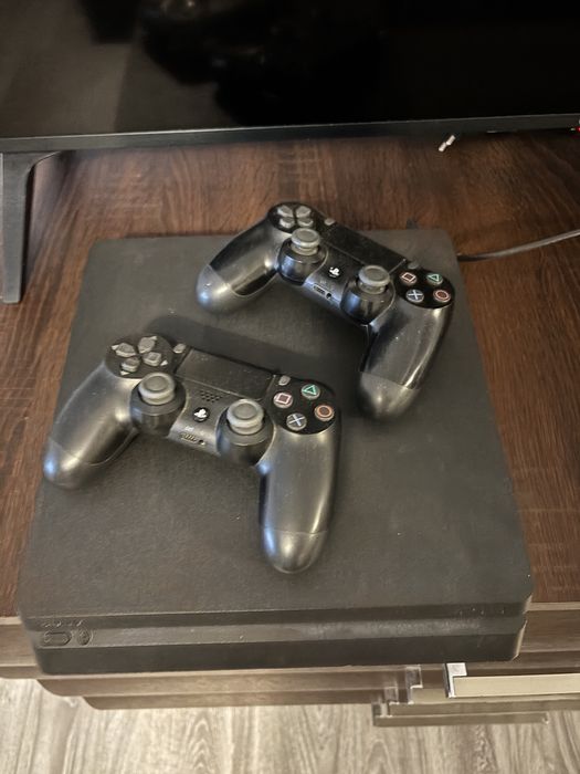 Vand ps4 in stare excelenta