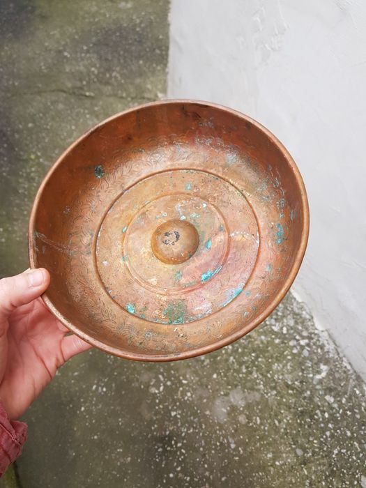 Стар бакърен тас със красиви гравюри