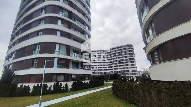 ЕКСКЛУЗИВНО! Двустаен, напълно обзаведен апартамент с опция за подземн