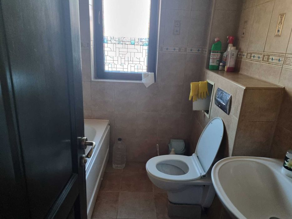 Inchiriez apartament 3 camere parter de vila zona Anda