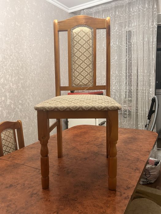 Стол со стульями