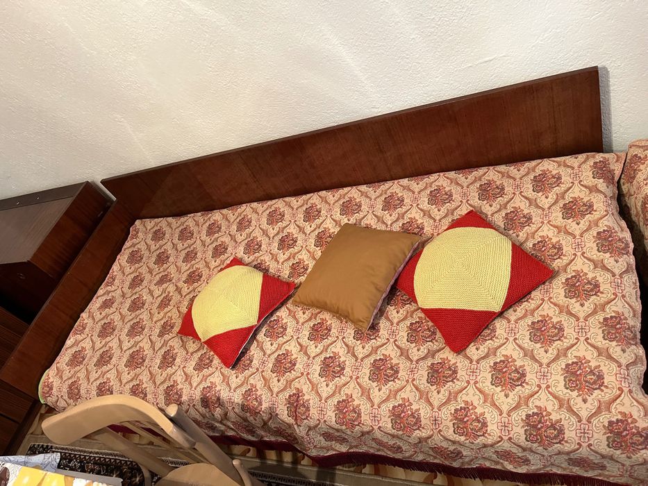 Ъглови легла + матраци и ракла  цена 120€