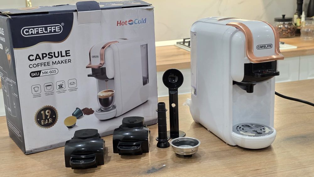 Vand expresoare de cafea cu pastile 4 in 1 CafeLefe Nou