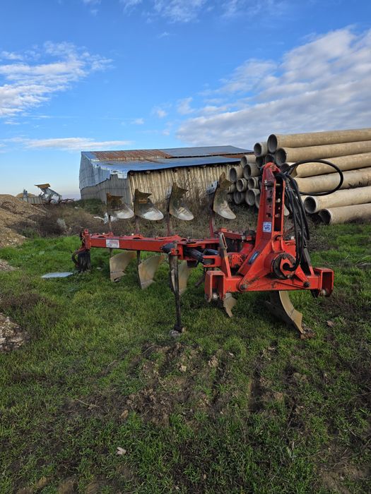 Vând plug Vario Gregoire Besson 5 brazde