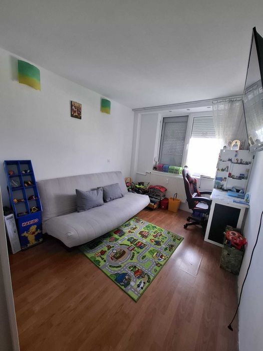 Vand apartament 3 camere