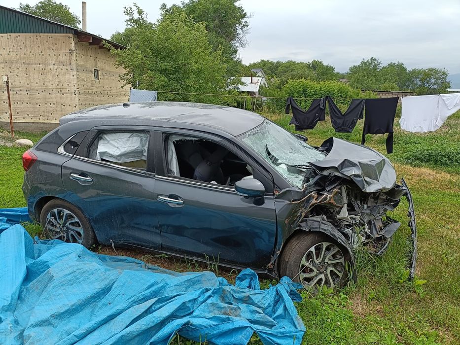 Продам Сузуки бален 2022 г по запчастям доки продам отдельно.