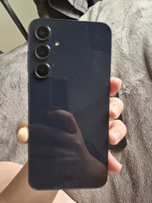 Продам телефон Samsung A35