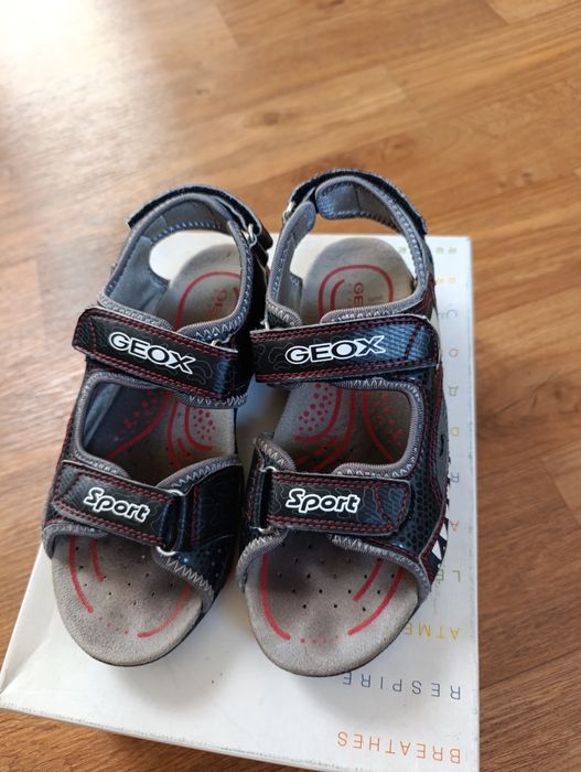 Продам детские сандали