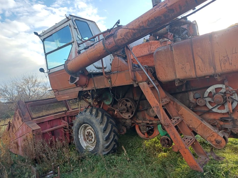 Продам комбайн нива