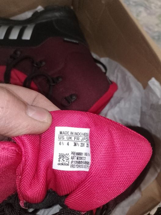 Туристически обувки - маратонки - боти Adidas 37 н - нови.