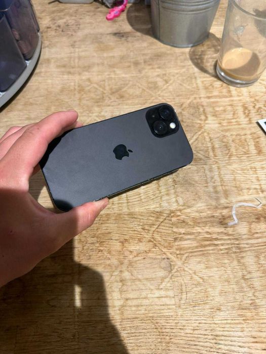 Vând iPhone 15 - 128Gb.