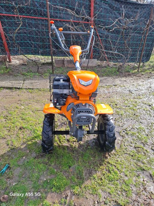 Ofertă Vând motocultor cu remorca