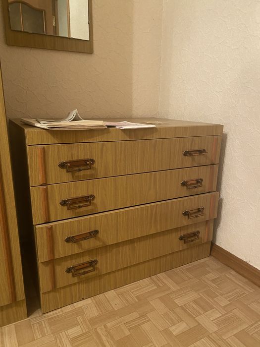 Продам спальню гарнитур комод