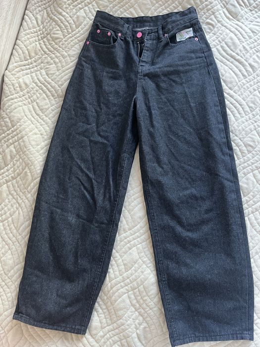 Продам джинсы черные и стильные