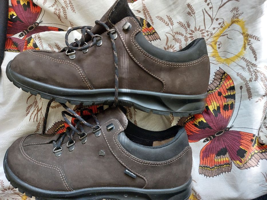 Продавам туристически обувки