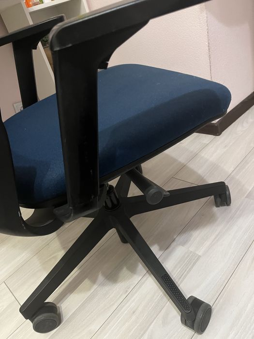 Продам рабочее кресло